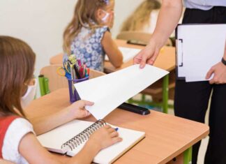 aula colegio escolares alumnos niños