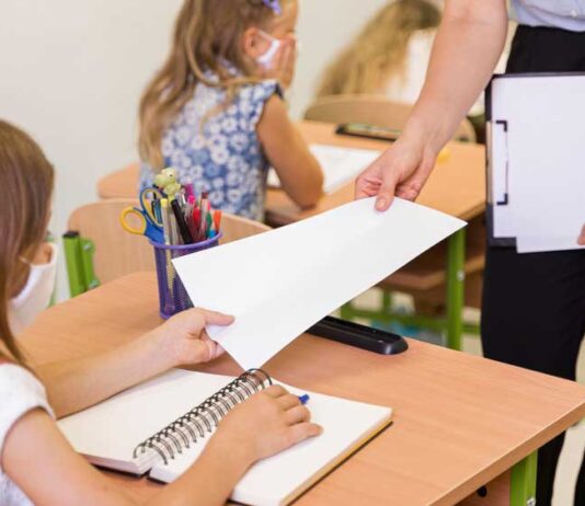 aula colegio escolares alumnos niños