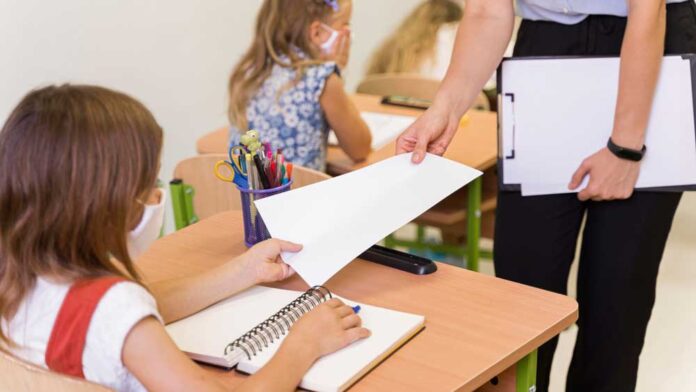 aula colegio escolares alumnos niños