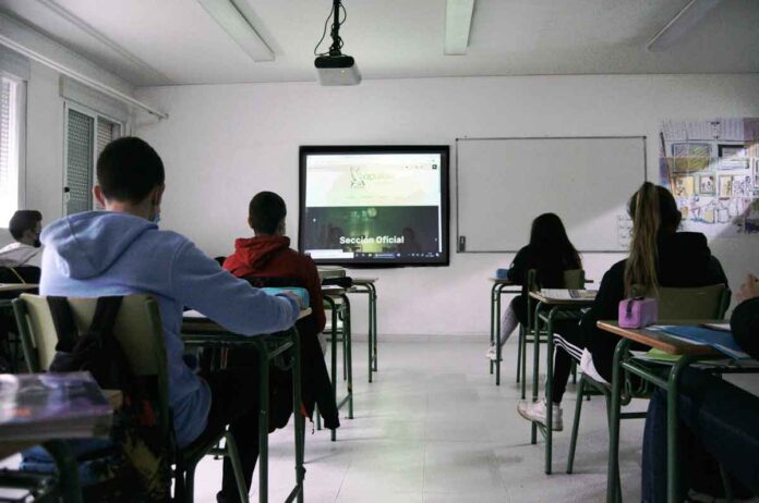 Estudiantes en un aula