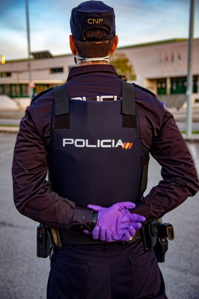 La Policía Nacional ha detenido a un hombre por un delito de violencia de genero a una menor de 15 años