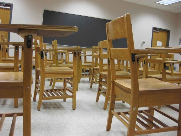 Educación anima a profesores jubilados a que se conviertan en docentes honoríficos