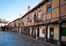 La Plaza Vieja de Saldaña conserva elementos de la arquitectura tradicional de la comarca