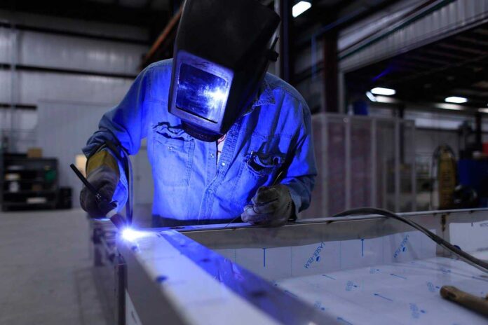 empleo-trabajo-industria-fabrica-metalurgia-soldador