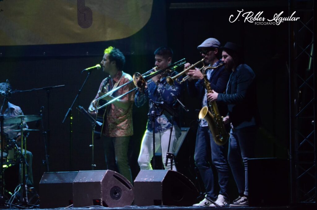 EL COMBO BATANGA PALENCIA EN NEGRO - JULIO ROBLES AGUILAR