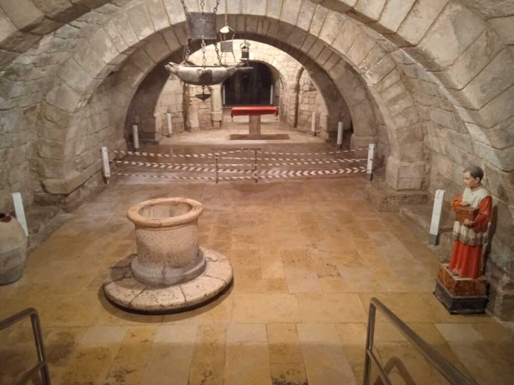 humedades en la cripta de San Antolín en vísperas del 2 de septiembre Palencia