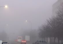 Niebla está mañana en la capital, en la avenida de Asturias.