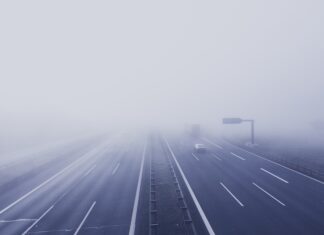 Niebla coche DGT carretera