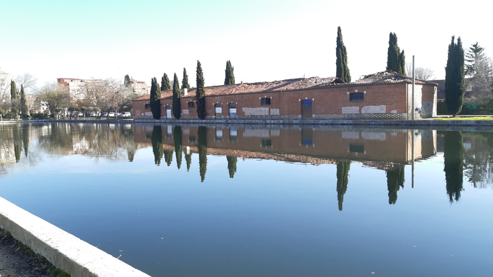 Dársena del Canal de Castilla