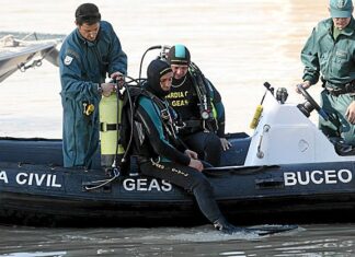 Imagen de los buzos del GEAS de la Guardia Civil // Foto: Guardia Civil