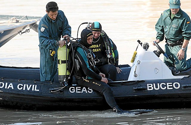 Imagen de los buzos del GEAS de la Guardia Civil // Foto: Guardia Civil