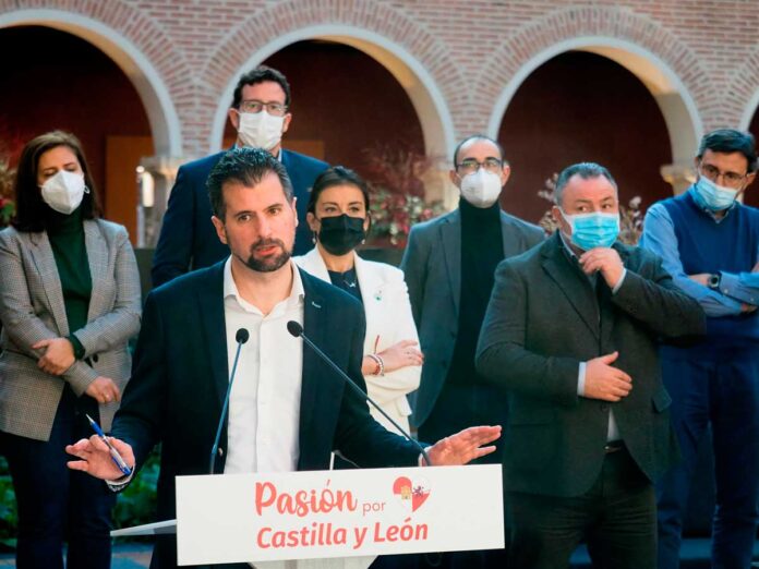 El secretario general del PSOE de Castilla y León y candidato a la Presidencia de la Junta de Castilla y León, Luis Tudanca, en una rueda de prensa tras presidir el Consejo Territorial del PSOE de Castilla y León, en el Hotel AC Palacio de Santa Ana, a 3 - Photogenic/Claudia Alba - Europa Press