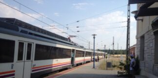 Regional entre Santander y Valladolid a su paso por Dueñas.