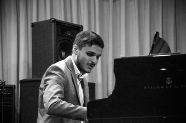 Iulian_lonut_abagiu pianista ciego