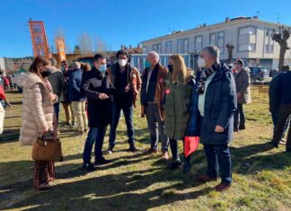 Luis-Tudanca-en-Saldaña-el-día-de-las-Candelas-2022-campaña-electoral-CyL-Europa-Press