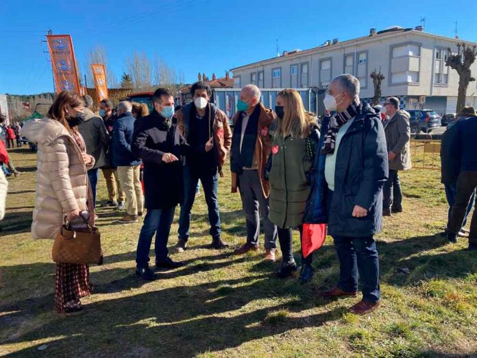 Luis-Tudanca-en-Saldaña-el-día-de-las-Candelas-2022-campaña-electoral-CyL-Europa-Press