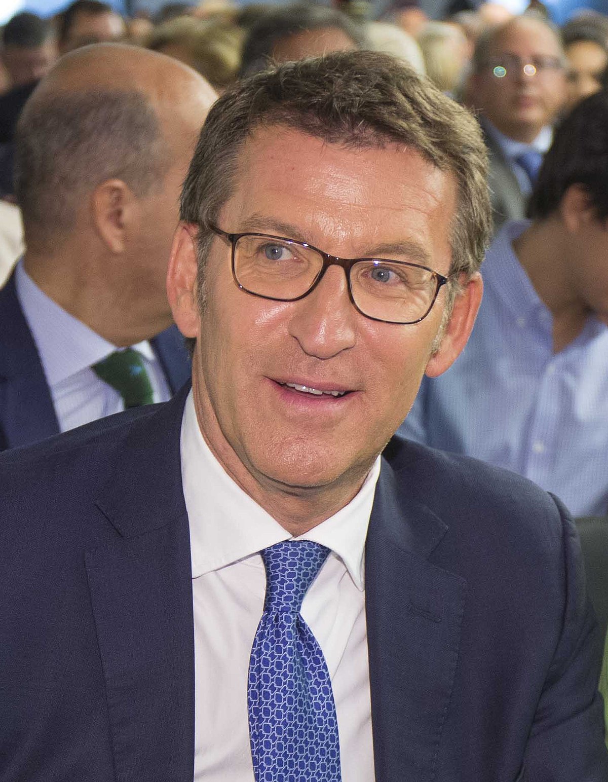 (Alberto_Núñez_Feijóo)_Junta_Directiva_Nacional_del_PP,_4_de_septiembre_de_2017_Cifuentes-Feijóo_(cropped)