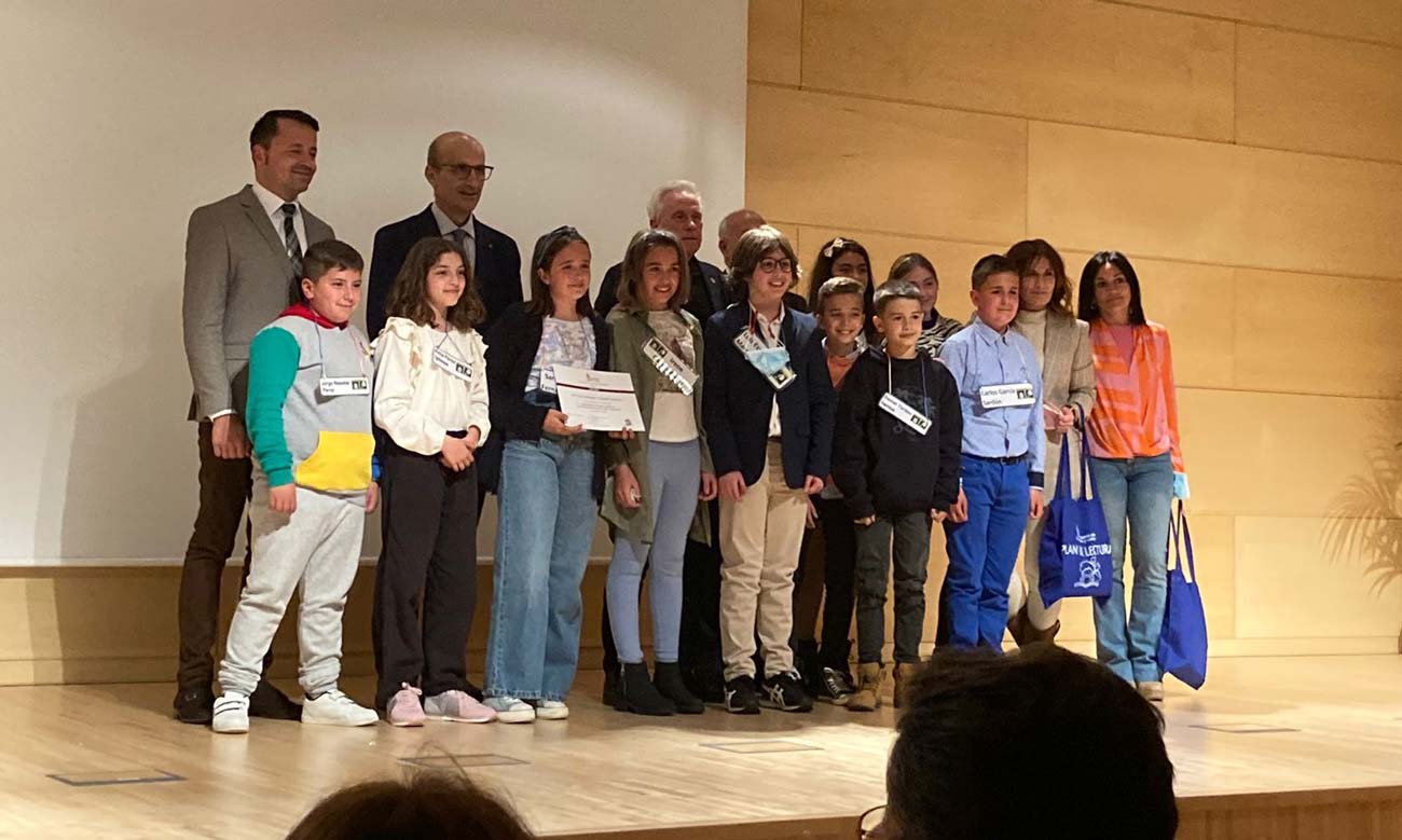 Alumnos del CEIP Clara Campoamor de Villalobón Certamen Lectura en público Cortes CyL - abril 2022