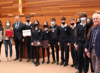 Alumnos del Colegio Santo-Domingo-de-Guzmán-Palencia-certamen-lectura-cortes-cyl-abril-2022