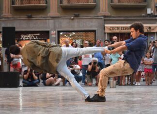 Imagen de archivo de un espectáculo de danza en la Calle Mayor. A. Acitores