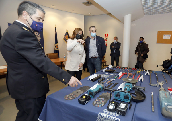 Decretado el ingreso en prisión de los cuatro detenidos sorprendidos el pasado domingo cuando intentaban robar en una empresa de Palencia Decretado el ingreso en prisión de los cuatro detenidos sorprendidos el pasado domingo cuando intentaban robar en una empresa de Palencia