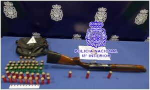 La Policía Nacional detiene a dos hombres implicados en un altercado con armas de fuego en el barrio de Las Viudas