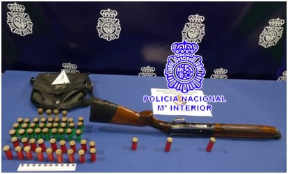 La Policía Nacional detiene a dos hombres implicados en un altercado con armas de fuego en el barrio de Las Viudas La Policía Nacional detiene a dos hombres implicados en un altercado con armas de fuego en el barrio de Las Viudas