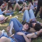 Fiesta ITA 2022 en Palencia - jóvenes a la sombra