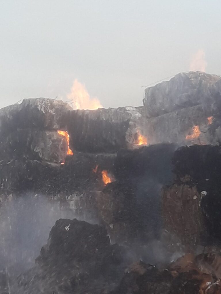 Incendio en la papelera de duenas 17 mayo 2022 - Bomberos Diputacion