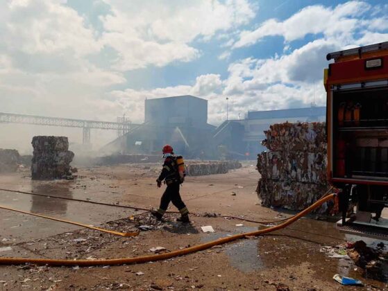 Incendio papelera Dueñas