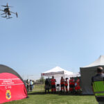 Un operador de dron de la Policía Nacional prueba el aparato. / Bágimo (ICAL)