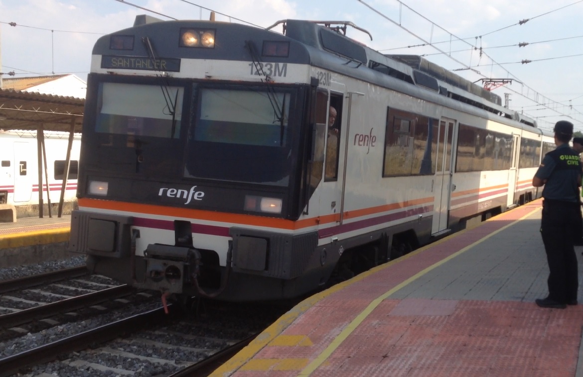 Un corzo “como un caballo” avería un tren regional y corta durante cinco horas la entre Aguilar y Mataporquera - Palencia en la