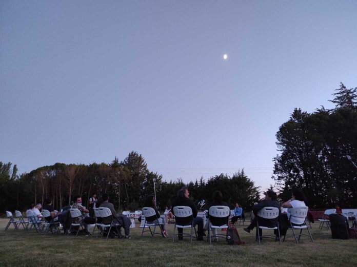 Los Cielos de Castilla astroturismo Palencia - Imagen de archivo de una actividad de observación astronómica en Frómista