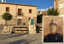 Valdecañas de Cerrato monolito en homenaje al heroe local Victor Aguayo Royuela en el Corro del Sol