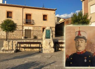 Valdecañas de Cerrato monolito en homenaje al heroe local Victor Aguayo Royuela en el Corro del Sol