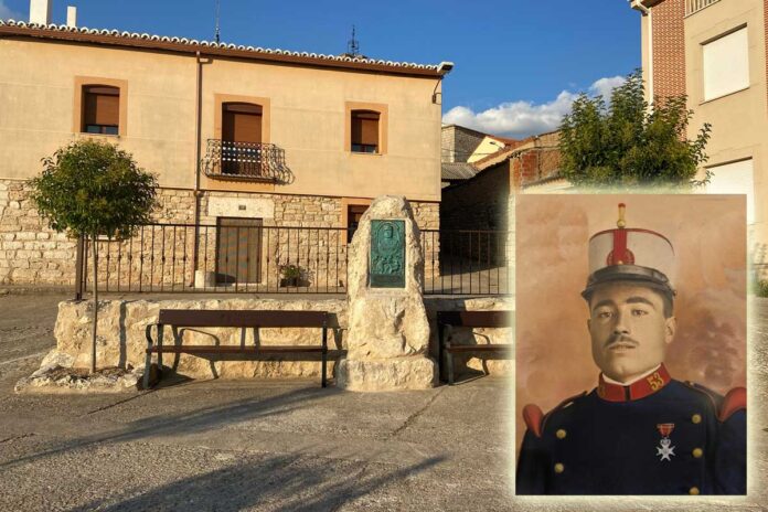 Valdecañas de Cerrato monolito en homenaje al heroe local Victor Aguayo Royuela en el Corro del Sol