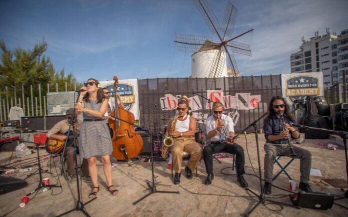 Palencia Feria Chica Calles suenan musica Madrid hot band