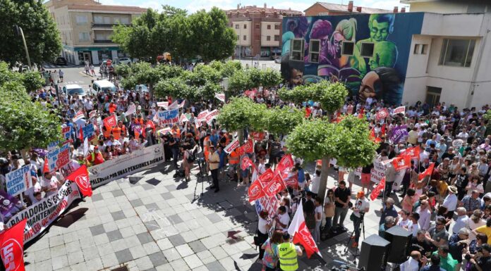 Manifestación en Venta de Baños contra el cierre de SIRO - Manuel Brágimo (ICAL)