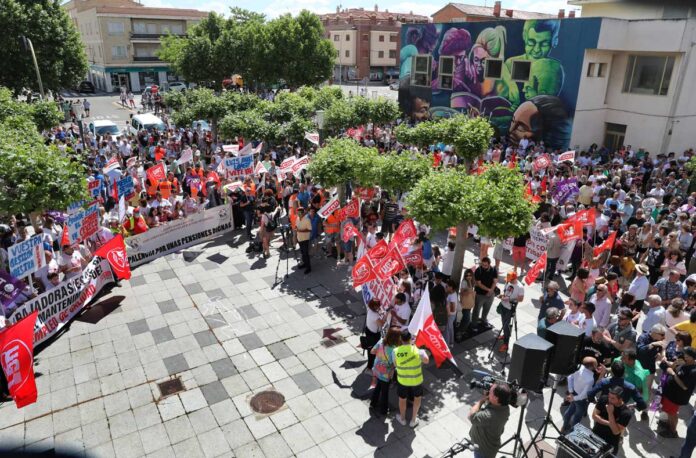 Manifestación en Venta de Baños contra el cierre de SIRO - Manuel Brágimo (ICAL)