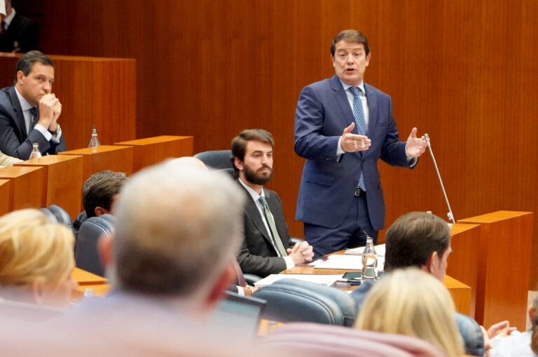 Mañueco siro empujar