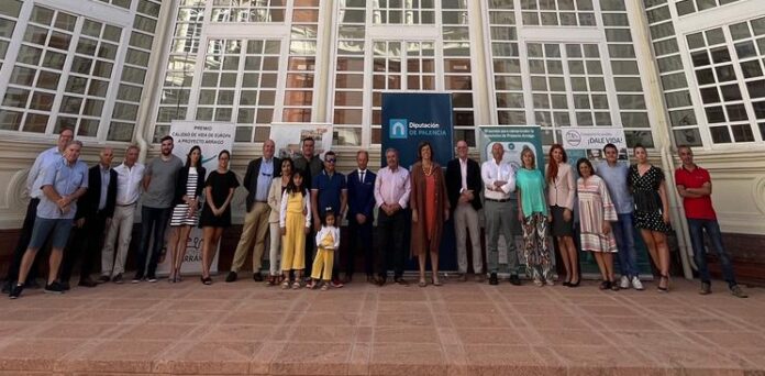 Parte de las familias que se han instalado en la provincia de Palencia gracias al programa.