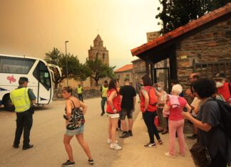 Desalojo preventivo Monsagro Salamanca incendio julio 2022 - Jose Vicente ICAL