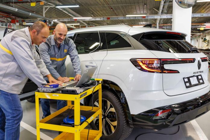 Fabricación del nuevo Renault Austral en la planta de Villamuriel de Cerrato, Palencia. Julio 202