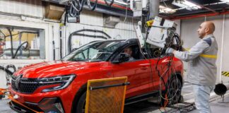 Fabricación del nuevo Renault Austral en la planta de Villamuriel de Cerrato, Palencia. Julio 202