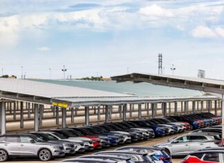 Fabricación del nuevo Renault Austral en la planta de Villamuriel de Cerrato, Palencia. Julio 202