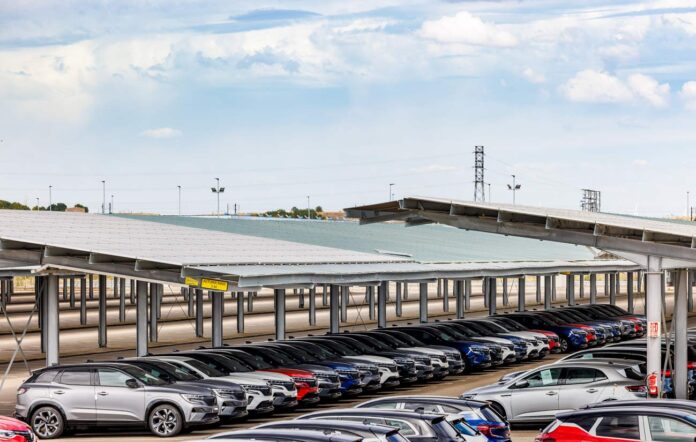 Fabricación del nuevo Renault Austral en la planta de Villamuriel de Cerrato, Palencia. Julio 202