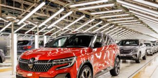 Fabricación del nuevo Renault Austral en la planta de Villamuriel de Cerrato, Palencia. Julio 202