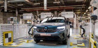 Fabricación del nuevo Renault Austral en la planta de Villamuriel de Cerrato, Palencia. Julio 202