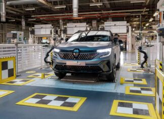 Fabricación del nuevo Renault Austral en la planta de Villamuriel de Cerrato, Palencia. Julio 202