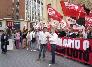 Rubén Cacho ICAL. Concentración UGT y CCOO en Valladolid frente a las sedes de las patronales.jpg